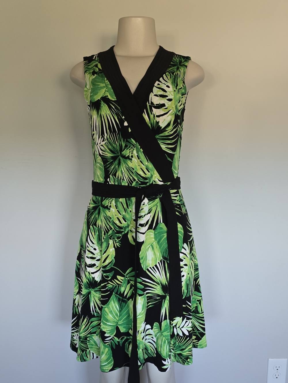 White House Black Market grern leafy/white splotchty reversible dress-2